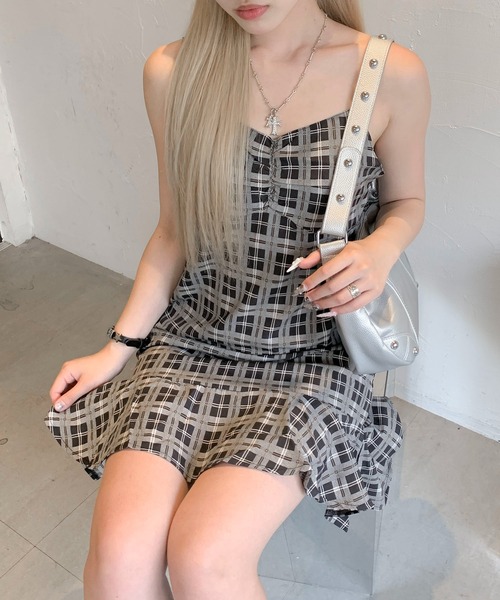 Mejoul（メジュール）の「ブラックチェック フロントギャザー キャミ ぺプラム ミニワンピース（ワンピース・レディース・ブラック・M/L）」の9枚目の写真
