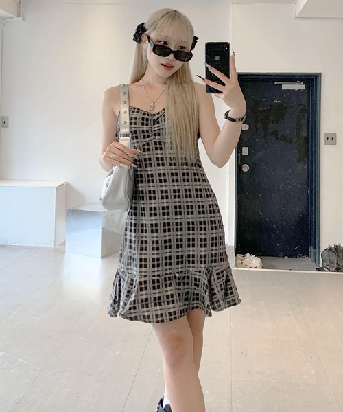 Mejoul（メジュール）の「ブラックチェック フロントギャザー キャミ ぺプラム ミニワンピース（ワンピース・レディース・ブラック・M/L）」の5枚目の写真