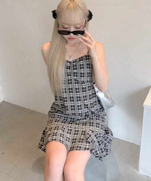 Mejoul（メジュール）の「ブラックチェック フロントギャザー キャミ ぺプラム ミニワンピース（ワンピース・レディース・ブラック・M/L）」の7枚目の写真
