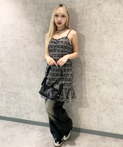 Mejoul（メジュール）の「ブラックチェック フロントギャザー キャミ ぺプラム ミニワンピース（ワンピース・レディース・ブラック・M/L）」の12枚目の写真