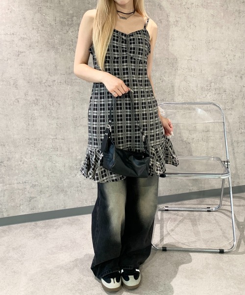 Mejoul（メジュール）の「ブラックチェック フロントギャザー キャミ ぺプラム ミニワンピース（ワンピース・レディース・ブラック・M/L）」の13枚目の写真