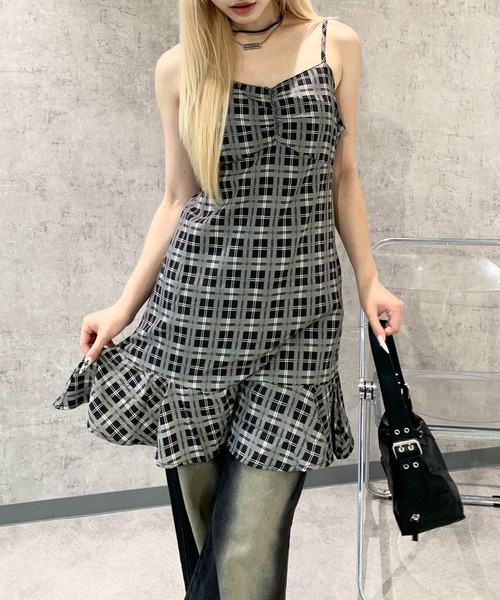 Mejoul（メジュール）の「ブラックチェック フロントギャザー キャミ ぺプラム ミニワンピース（ワンピース・レディース・ブラック・M/L）」の15枚目の写真