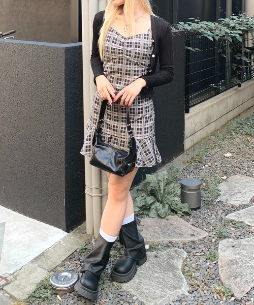Mejoul（メジュール）の「ブラックチェック フロントギャザー キャミ ぺプラム ミニワンピース（ワンピース・レディース・ブラック・M/L）」の18枚目の写真