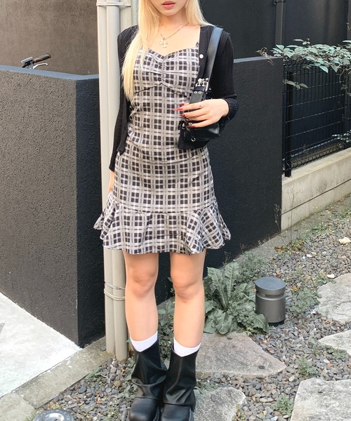 Mejoul（メジュール）の「ブラックチェック フロントギャザー キャミ ぺプラム ミニワンピース（ワンピース・レディース・ブラック・M/L）」の17枚目の写真