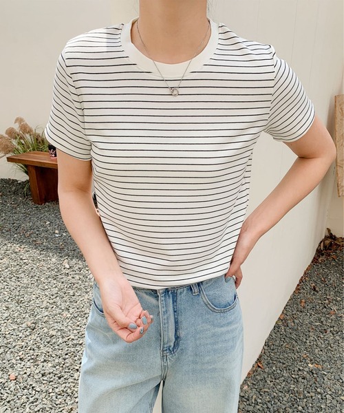 BANICO（バニコ）の「細ボーダーフィットTシャツ (SS)（Tシャツ/カットソー・レディース・ブラック/ホワイト/ダークグレー・LARGE/MEDIUM）」の2枚目の写真