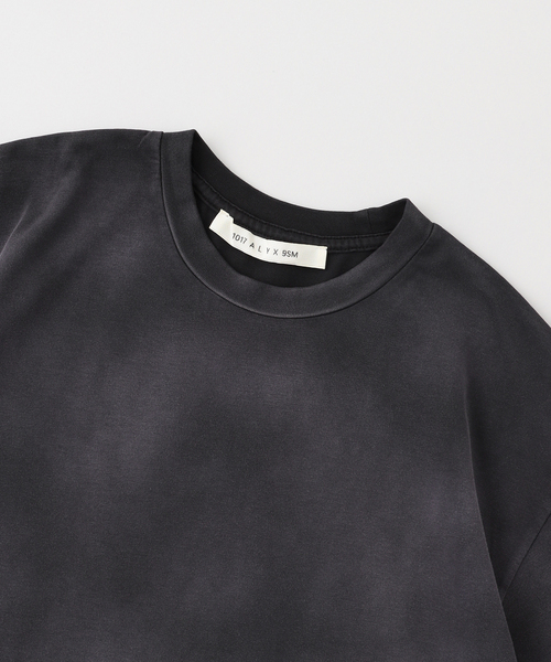 1017 ALYX 9SM(アリクス)の「1017 ALYX 9SM / テンセブンティーン アリクス ナインエスエム GARMENT DYE TEE(Tシャツ/カットソー・メンズ・ブラック/ブラウン・MEDIUM/SMALL)」の7枚目の写真