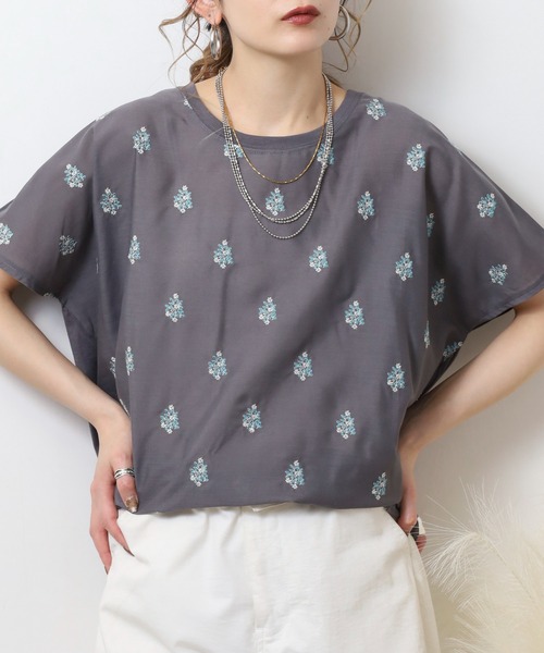 FUNALIVE(ファンアライブ)の「LITTLE MARKET 刺繍 4分袖プルオーバー(Tシャツ/カットソー・レディース・イエロー系1/イエロー/イエロー系3/アイボリー系1/グレー系1/イエロー系6/アイボリー系5/アイボリー系4/アイボリー系3/アイボリー系2/グレー系4/グレー系3/グレー系2/アイボリー/イエロー系2/グレー・FREE)」の4枚目の写真