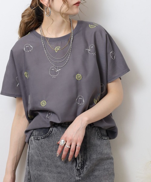 FUNALIVE(ファンアライブ)の「LITTLE MARKET 刺繍 4分袖プルオーバー(Tシャツ/カットソー・レディース・イエロー系1/イエロー/イエロー系3/アイボリー系1/グレー系1/イエロー系6/アイボリー系5/アイボリー系4/アイボリー系3/アイボリー系2/グレー系4/グレー系3/グレー系2/アイボリー/イエロー系2/グレー・FREE)」の2枚目の写真