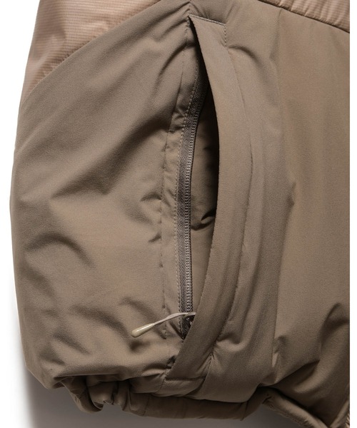 F.C.Real Bristol（エフシーレアルブリストル）の「FIELD DOWN PARKA（ダウンジャケット/コート・メンズ・ベージュ/ブラック/セージグリーン・X-LARGE/LARGE/MEDIUM/SMALL/XX-LARGE）」の12枚目の写真