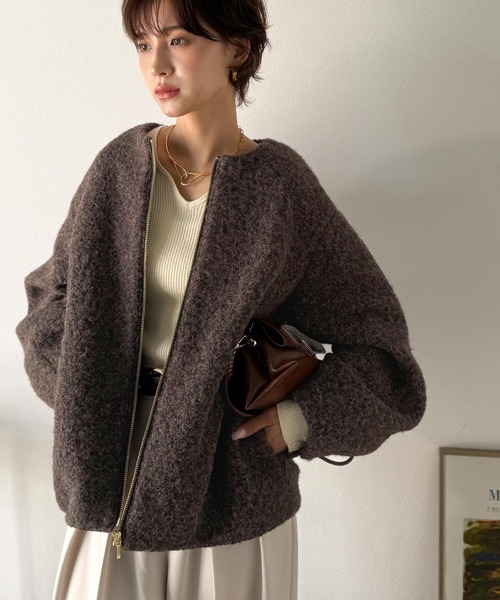 Classical Evon(クラシカルエヴォン)の「【Classical Evon】上品さと抜け感を兼ね備えた、大人のためのアウター。軽やかブークレノーカラージャケット(ノーカラージャケット・レディース・ネイビー/ブラウン/アイボリー・LARGE/MEDIUM/SMALL/X-LARGE)」の17枚目の写真