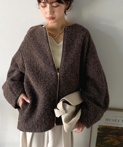 Classical Evon(クラシカルエヴォン)の「【Classical Evon】上品さと抜け感を兼ね備えた、大人のためのアウター。軽やかブークレノーカラージャケット(ノーカラージャケット・レディース・ネイビー/ブラウン/アイボリー・LARGE/MEDIUM/SMALL/X-LARGE)」の18枚目の写真