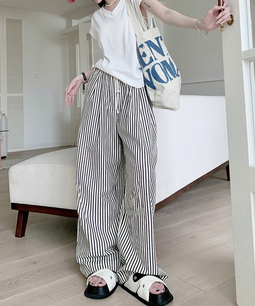 by LEGNA(バイレグナ)の「ストライプセミワイドイージーパンツ(その他パンツ・レディース・ブラック×ホワイト/ブラック/ブラック×グレー/ホワイト×ブラック・X-LARGE/LARGE/MEDIUM)」の5枚目の写真