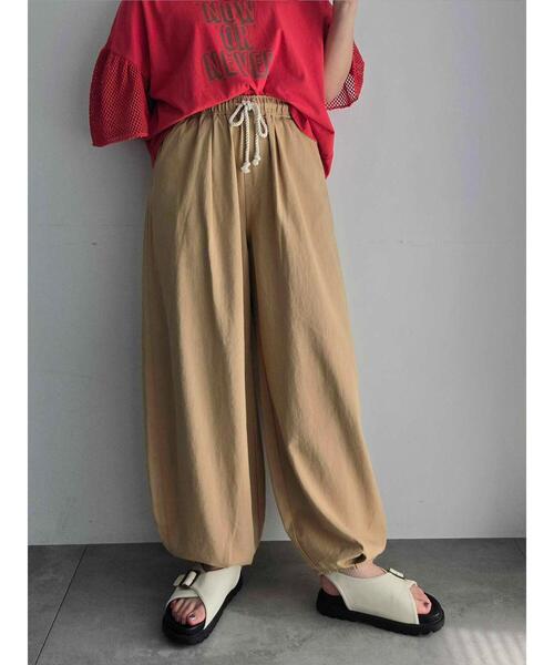 SM2（エスエムツー）の「デニム/ツイル裾タックバレルパンツ（その他パンツ・レディース・カーキ/ベージュ/ブルー・L/M）」の2枚目の写真