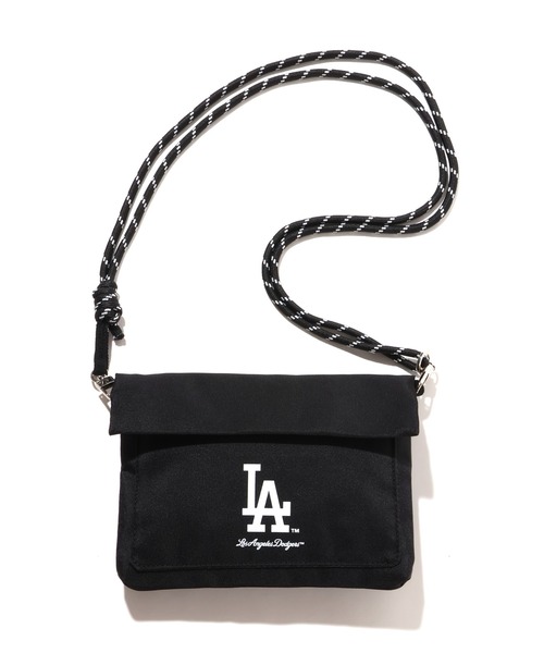 MLB（メジャーリーグベースボール）の「【MLB/メジャーリーグベースボール】コンパクト フラップミニショルダー/ポーチ（ショルダーバッグ・メンズ・ブラック系1/ブラック系2/ブラック系3・FREE）」の5枚目の写真