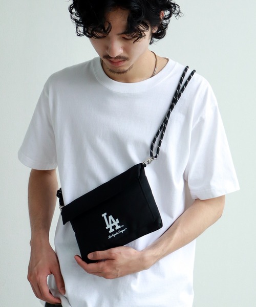 MLB（メジャーリーグベースボール）の「【MLB/メジャーリーグベースボール】コンパクト フラップミニショルダー/ポーチ（ショルダーバッグ・メンズ・ブラック系1/ブラック系2/ブラック系3・FREE）」の13枚目の写真