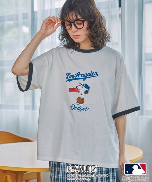 PEANUTS(ピーナッツ)の「【PEANUT×MLB】ピーナッツ×メジャーリーグベースボール 別注 グラフィック ロゴ刺繍オーバーサイズ半袖Tシャツ(Tシャツ/カットソー・レディース・スミクロ/ネイビー系/チャコールグレー/ネイビー・FREE)」の6枚目の写真