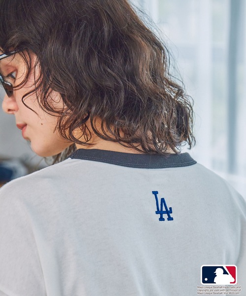 PEANUTS(ピーナッツ)の「【PEANUT×MLB】ピーナッツ×メジャーリーグベースボール 別注 グラフィック ロゴ刺繍オーバーサイズ半袖Tシャツ(Tシャツ/カットソー・レディース・スミクロ/ネイビー系/チャコールグレー/ネイビー・FREE)」の12枚目の写真