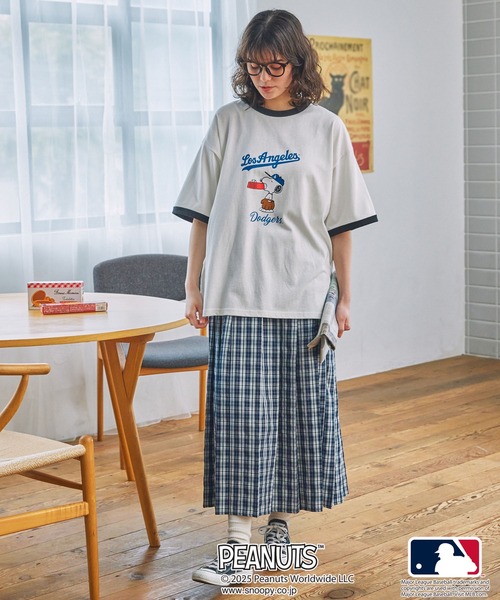 PEANUTS(ピーナッツ)の「【PEANUT×MLB】ピーナッツ×メジャーリーグベースボール 別注 グラフィック ロゴ刺繍オーバーサイズ半袖Tシャツ(Tシャツ/カットソー・レディース・スミクロ/ネイビー系/チャコールグレー/ネイビー・FREE)」の13枚目の写真