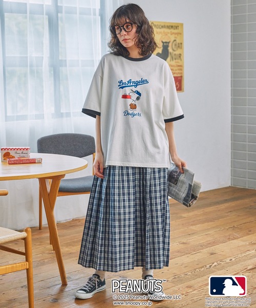 PEANUTS(ピーナッツ)の「【PEANUT×MLB】ピーナッツ×メジャーリーグベースボール 別注 グラフィック ロゴ刺繍オーバーサイズ半袖Tシャツ(Tシャツ/カットソー・レディース・スミクロ/ネイビー系/チャコールグレー/ネイビー・FREE)」の14枚目の写真