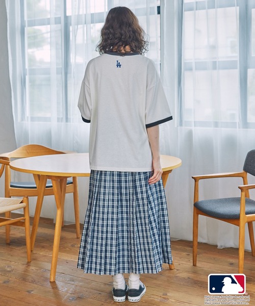 PEANUTS(ピーナッツ)の「【PEANUT×MLB】ピーナッツ×メジャーリーグベースボール 別注 グラフィック ロゴ刺繍オーバーサイズ半袖Tシャツ(Tシャツ/カットソー・レディース・スミクロ/ネイビー系/チャコールグレー/ネイビー・FREE)」の16枚目の写真