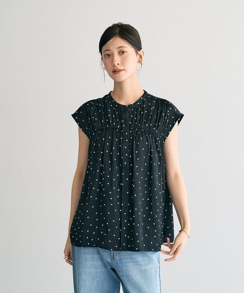 YECCA VECCA（イェッカヴェッカ）の「ドット柄ギャザーブラウス（シャツ/ブラウス・レディース・ブラック/チャコールグレー/キャメル・FREE）」の8枚目の写真