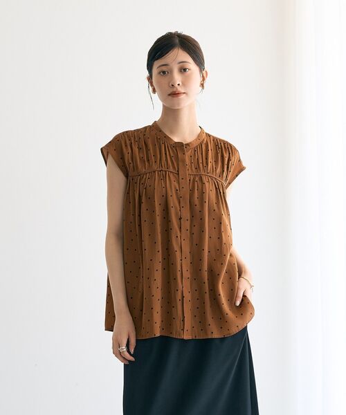YECCA VECCA（イェッカヴェッカ）の「ドット柄ギャザーブラウス（シャツ/ブラウス・レディース・ブラック/チャコールグレー/キャメル・FREE）」の20枚目の写真