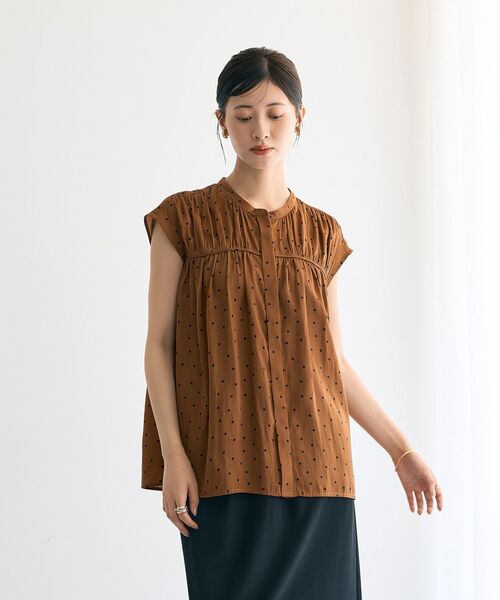 YECCA VECCA（イェッカヴェッカ）の「ドット柄ギャザーブラウス（シャツ/ブラウス・レディース・ブラック/チャコールグレー/キャメル・FREE）」の21枚目の写真