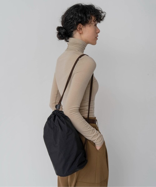 LE VERNIS（ル・ベルニ）の「【一部店舗限定】LE VERNIS(ル・ベルニ) 《撥水》Knapsack（バックパック/リュック・レディース・ブラック/グレー・FREE）」の2枚目の写真