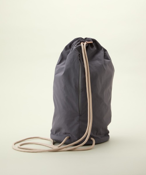 LE VERNIS（ル・ベルニ）の「【一部店舗限定】LE VERNIS(ル・ベルニ) 《撥水》Knapsack（バックパック/リュック・レディース・ブラック/グレー・FREE）」の4枚目の写真