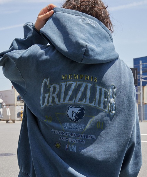 NBAチームロゴ刺繍フード付きスウェット NBA/エヌビーエー 別注 チームロゴ刺繍バックデザイン