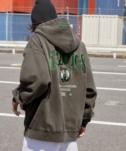 NBAチームロゴ刺繍フード付きスウェット NBA/エヌビーエー 別注 チームロゴ刺繍バックデザイン
