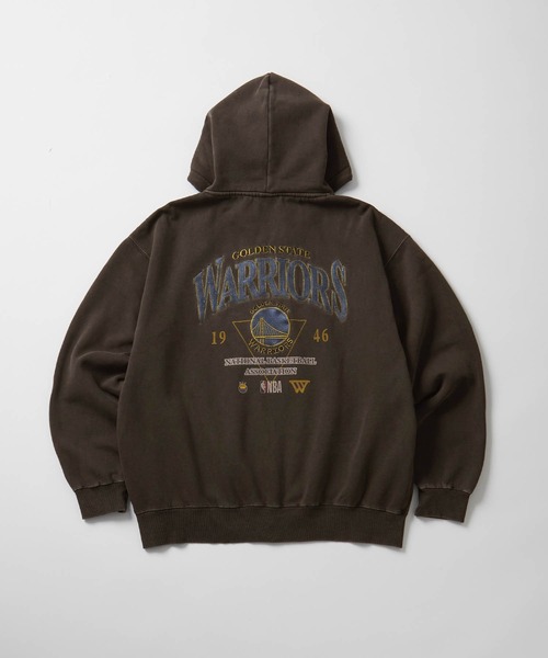 NBA（エヌビーエー）の「NBA/エヌビーエー 別注 チームロゴ刺繍バックデザイン ピグメント加工ビッグシルエット裏起毛ダブルジップパーカー（パーカー・メンズ・ブラック系2/アッシュグレー/ブラック/ネイビー/ブラック系/ブラウン/ワイン・L/M）」の13枚目の写真