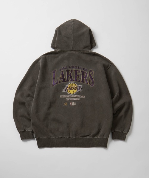 NBA（エヌビーエー）の「NBA/エヌビーエー 別注 チームロゴ刺繍バックデザイン ピグメント加工ビッグシルエット裏起毛ダブルジップパーカー（パーカー・メンズ・ブラック系2/アッシュグレー/ブラック/ネイビー/ブラック系/ブラウン/ワイン・L/M）」の17枚目の写真
