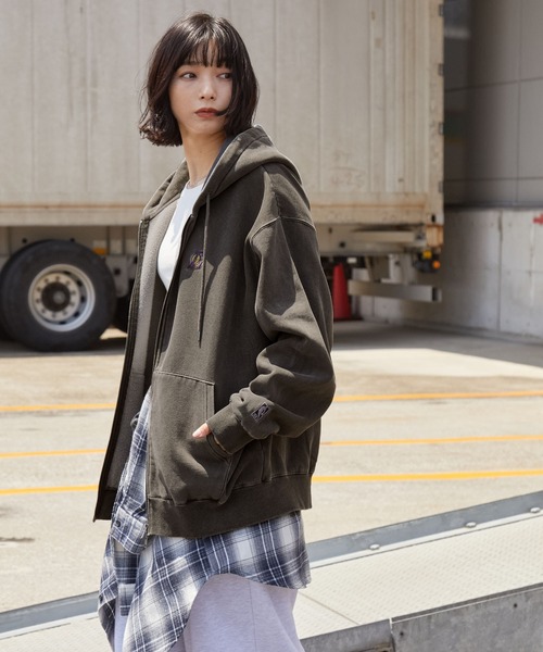 NBA（エヌビーエー）の「NBA/エヌビーエー 別注 チームロゴ刺繍バックデザイン ピグメント加工ビッグシルエット裏起毛ダブルジップパーカー（パーカー・メンズ・ブラック系2/アッシュグレー/ブラック/ネイビー/ブラック系/ブラウン・L/M）」の20枚目の写真