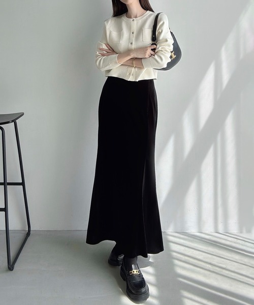 Meiru(メイル)の「ベロアマーメイドスカート(薄手)(スカート・レディース・チャコール/ブラック/ブラウン・LARGE/MEDIUM/SMALL)」の4枚目の写真