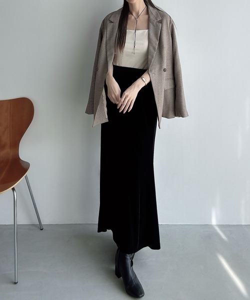 Meiru(メイル)の「ベロアマーメイドスカート(薄手)(スカート・レディース・チャコール/ブラック/ブラウン・LARGE/MEDIUM/SMALL)」の6枚目の写真