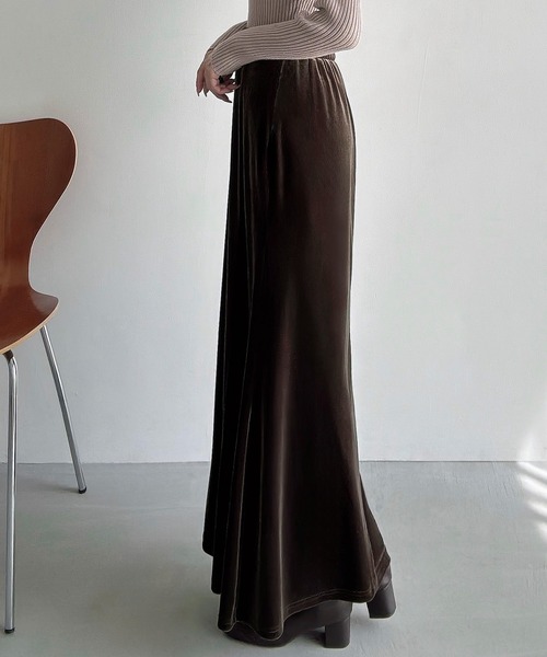 Meiru(メイル)の「ベロアマーメイドスカート(薄手)(スカート・レディース・チャコール/ブラック/ブラウン・LARGE/MEDIUM/SMALL)」の8枚目の写真