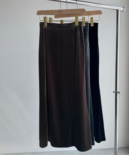 Meiru(メイル)の「ベロアマーメイドスカート(薄手)(スカート・レディース・チャコール/ブラック/ブラウン・LARGE/MEDIUM/SMALL)」の13枚目の写真