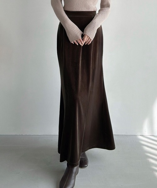 Meiru(メイル)の「ベロアマーメイドスカート(薄手)(スカート・レディース・チャコール/ブラック/ブラウン・LARGE/MEDIUM/SMALL)」の15枚目の写真