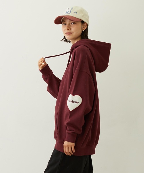 MILKFED.（ミルクフェド）の「HEART ELBOW PATCH SWEAT HOODIE（パーカー・レディース・オフホワイト/ブラック/バーガンディー・M/L）」の6枚目の写真