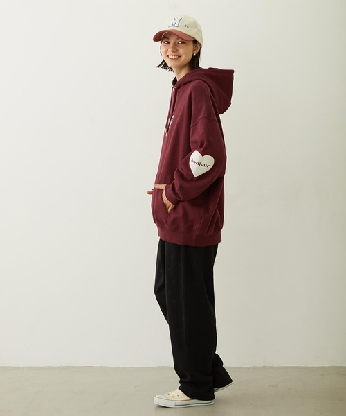 MILKFED.（ミルクフェド）の「HEART ELBOW PATCH SWEAT HOODIE（パーカー・レディース・オフホワイト/ブラック/バーガンディー・M/L）」の11枚目の写真