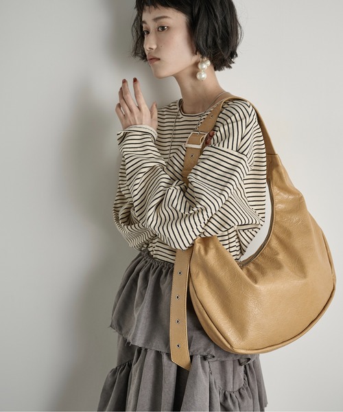 THE YOn（ザヨン）の「ハーフムーンワンショルダーバッグ（ショルダーバッグ・レディース・マスタード/セージグリーン/ブラック/ワインレッド・FREE）」の3枚目の写真