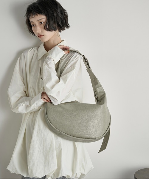 THE YOn（ザヨン）の「ハーフムーンワンショルダーバッグ（ショルダーバッグ・レディース・マスタード/セージグリーン/ブラック/ワインレッド・FREE）」の21枚目の写真