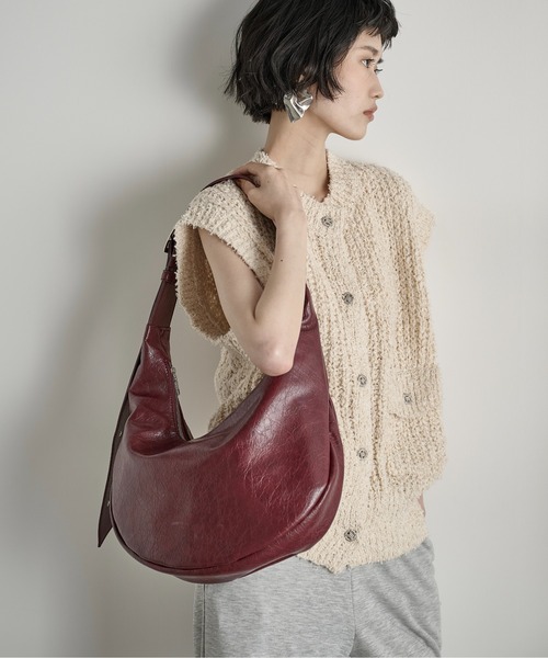 THE YOn（ザヨン）の「ハーフムーンワンショルダーバッグ（ショルダーバッグ・レディース・マスタード/セージグリーン/ブラック/ワインレッド・FREE）」の5枚目の写真