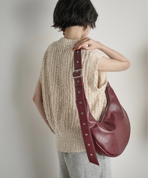 THE YOn（ザヨン）の「ハーフムーンワンショルダーバッグ（ショルダーバッグ・レディース・マスタード/セージグリーン/ブラック/ワインレッド・FREE）」の9枚目の写真