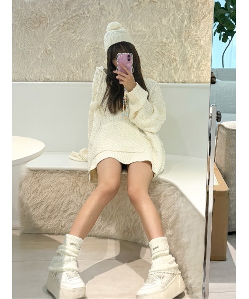 Darich（ダーリッチ）の「ケーブルDDロゴVネックニットフーディ