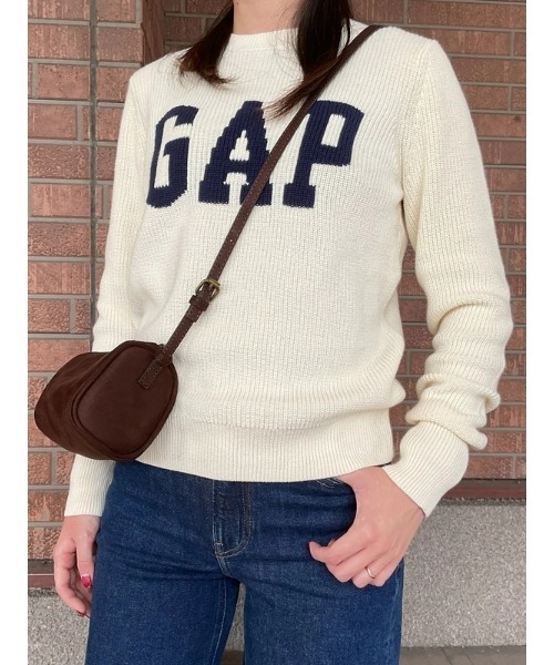 GAP(ギャップ)の「ヴィーガンスエード バレルバッグ(ショルダーバッグ・レディース・ブラウン・ONE SIZE)」の6枚目の写真