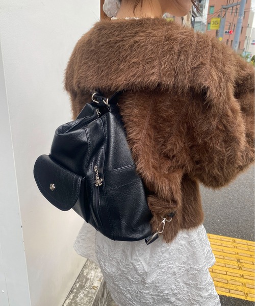 Mejoul（メジュール）の「【3WAY】【A4サイズ対応】大容量 フェイクレザーフラワーボタン ショルダー リュック トート（ショルダーバッグ・レディース・ブラック/アイボリー・F）」の17枚目の写真