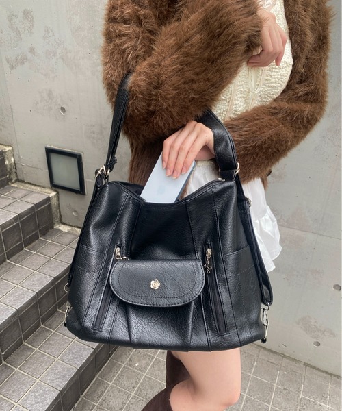 Mejoul（メジュール）の「【3WAY】【A4サイズ対応】大容量 フェイクレザーフラワーボタン ショルダー リュック トート（ショルダーバッグ・レディース・ブラック/アイボリー・F）」の20枚目の写真