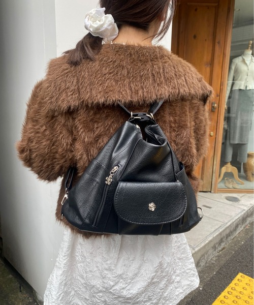 Mejoul（メジュール）の「【3WAY】【A4サイズ対応】大容量 フェイクレザーフラワーボタン ショルダー リュック トート（ショルダーバッグ・レディース・ブラック/アイボリー・F）」の15枚目の写真